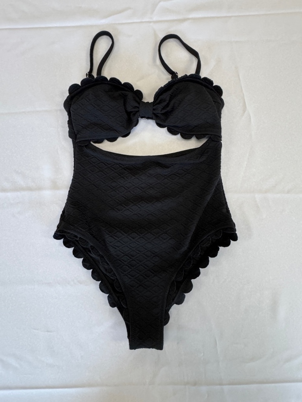 Cupshe Women's Cutout Scallop Trim One Piece Black Swimsuit Size M - Picture 2 of 11